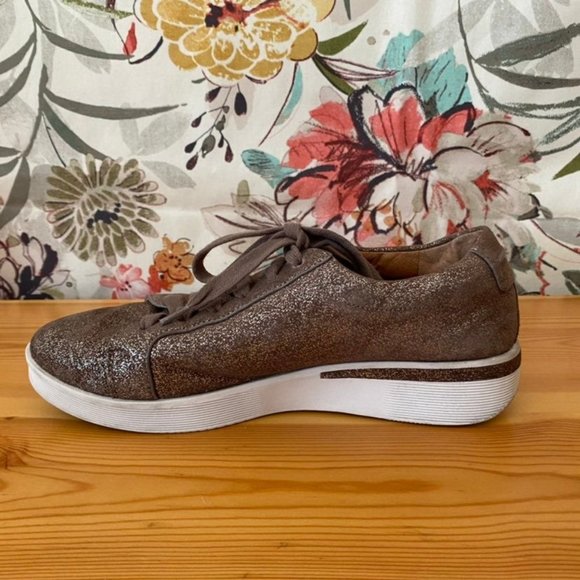 Gentle Souls by Kenneth Cole Women's Haddie Low Profile Fashion Sneaker Size 8.5 - Picture 2 of 12